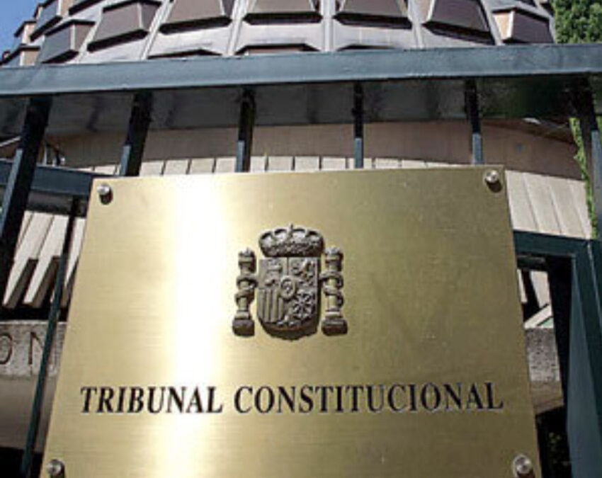 El Tribunal Constitucional maniobra torpemente intentando proteger a Llarena en el asunto Puigdemont